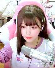 韩国女主播抹油,韩国女主播独特抹油技巧引发热议